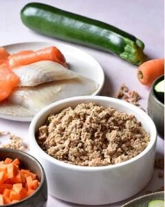 Repas frais Elmut au Poisson : morceaux de saumon, colin, courgette.