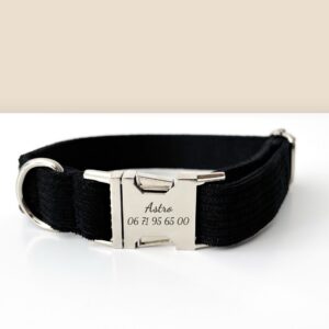 Collier pour chien en velours côtelé noir de Bande de Canailles, avec boucle argentée gravée