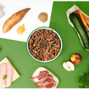 Repas frais à l'agneau et à la dinde pour chien Dog Chef, gamelle entourée d'agneau, dinde et légumes