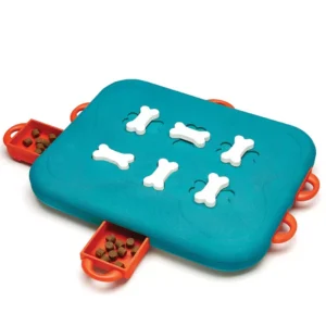 Jeu d'intelligence Casino Nina Ottosson pour chien, avec tiroirs à friandises verrouillés par des os à tourner